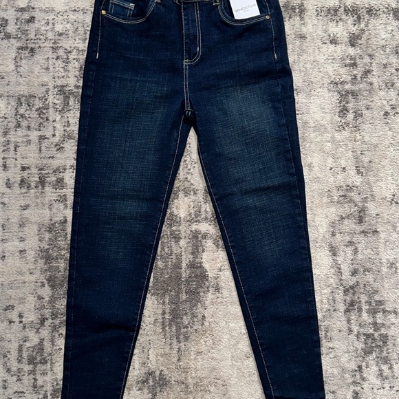 Jeans - Picture 1 of 2